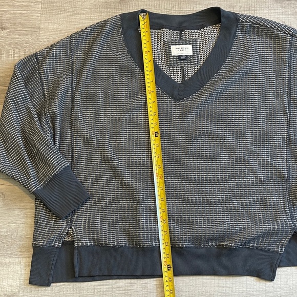 American Eagle Outfitters Black and Gray V-Neck Sweater. - Picture 2 of 7